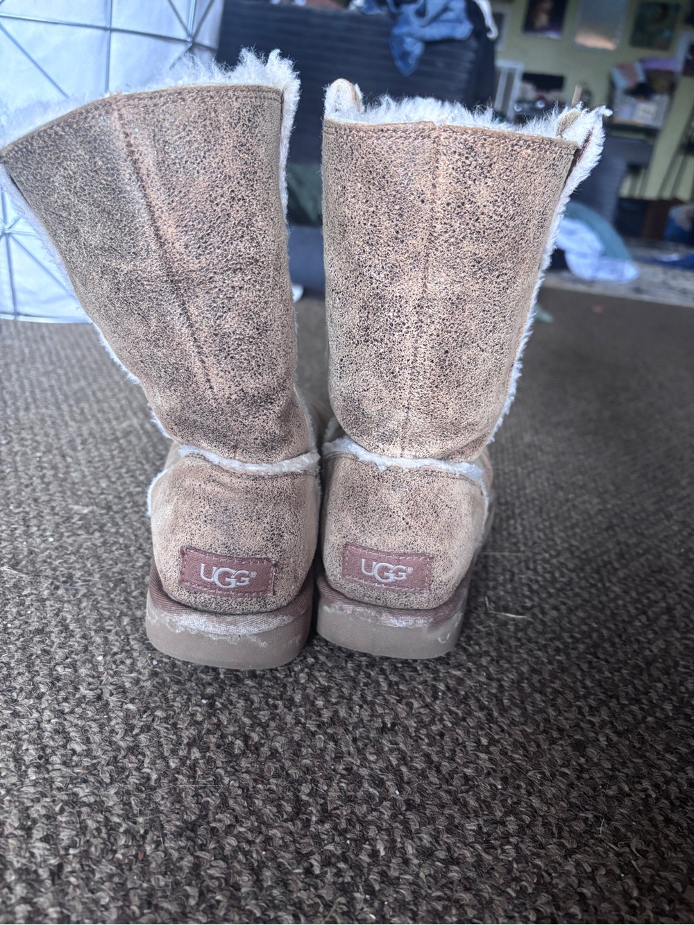 UGG Classic Short Sheepskin Boots - Chestnut